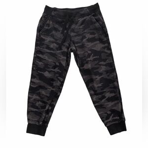 Athleta triumph, black camo printed joggers.